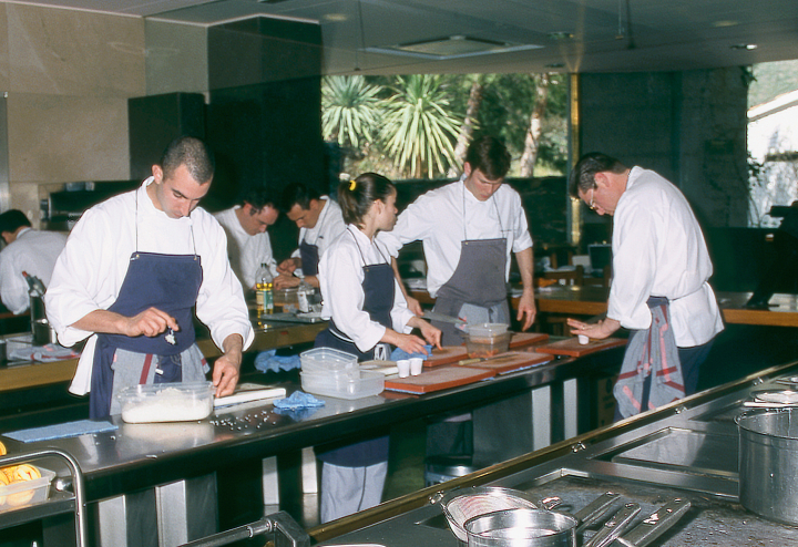 Los mejores chefs españoles, Cocineros del Restaurante 'El Bulli', Chef Ferran Adria, 2014, Cala Montjoy, Figueras, Cataluña, España.