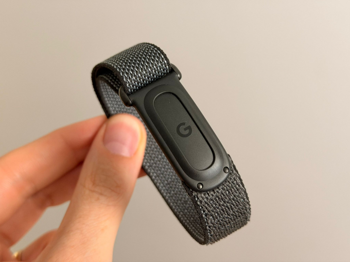 La nueva FitBit Air, con diseño minimalista y en un tamaño muy compacto.