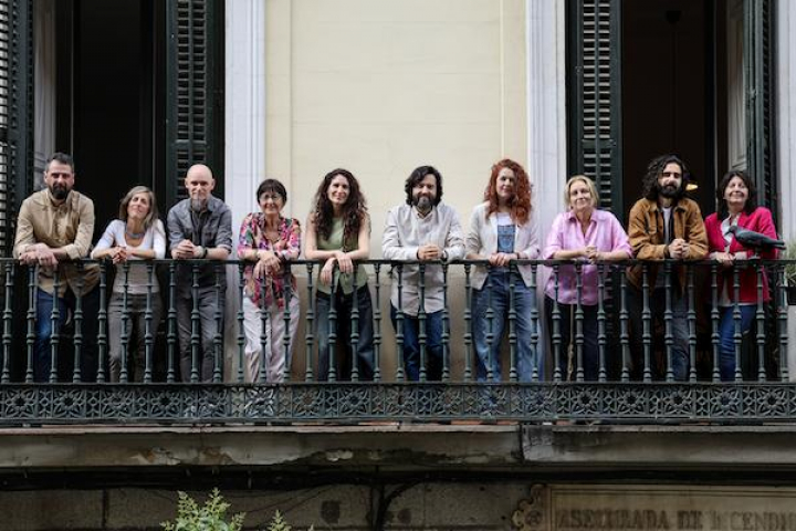 Muñoz-Rengel junto a los alumnos de Escuela de Imaginadores publicados