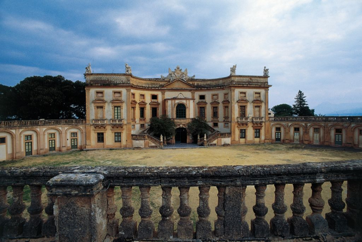 Fachada de la Villa Valguarnera en Bagheria (Palermo, Sicilia), donde se prevé que se celebre la boda de Dua Lipa.