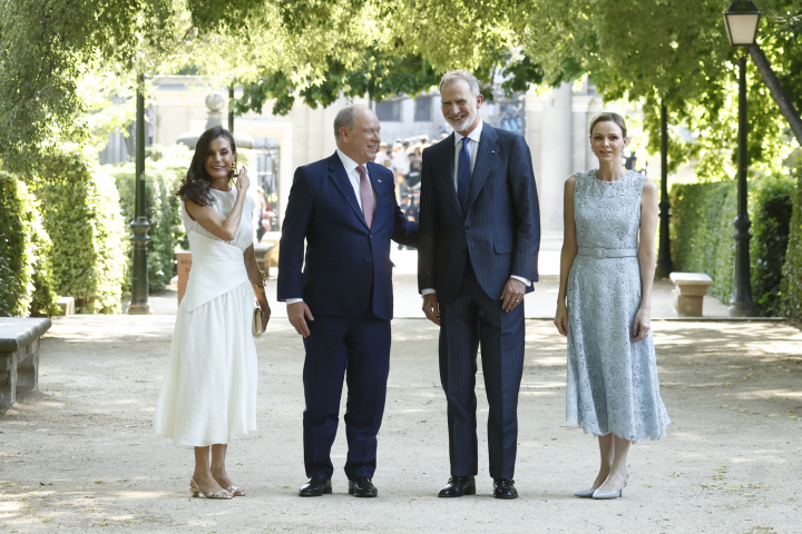 Los reyes Felipe y Letizia y Alberto y Charlene de Mónaco, muy cómplices en el Jardín Botánico de Madrid