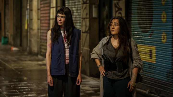 Ana Rujas y Candela Peña en una escena de 'La desconocida'