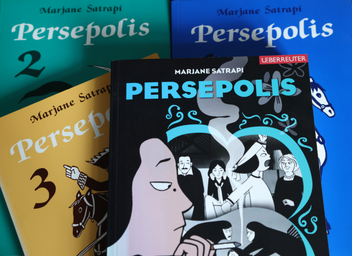 Los volúmenes de la serie de novelas gráficas "Persépolis" de Marjane Satrapi se exhiben el 4 de junio de 2026 en Berlín, Alemania.