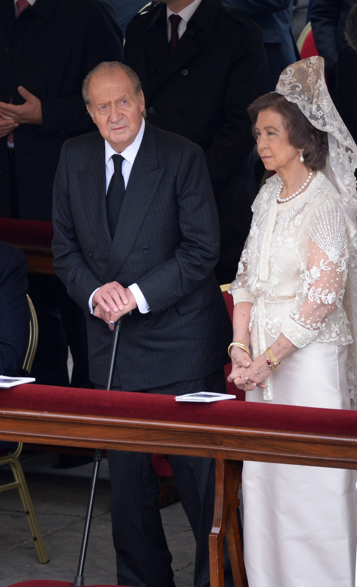 Los reyes Juan Carlos y Sofía en la canonización de los papas Juan Pablo II y Juan XXIII en El Vaticano en abril de 2024, poco antes de la abdicación de Juan Carlos I