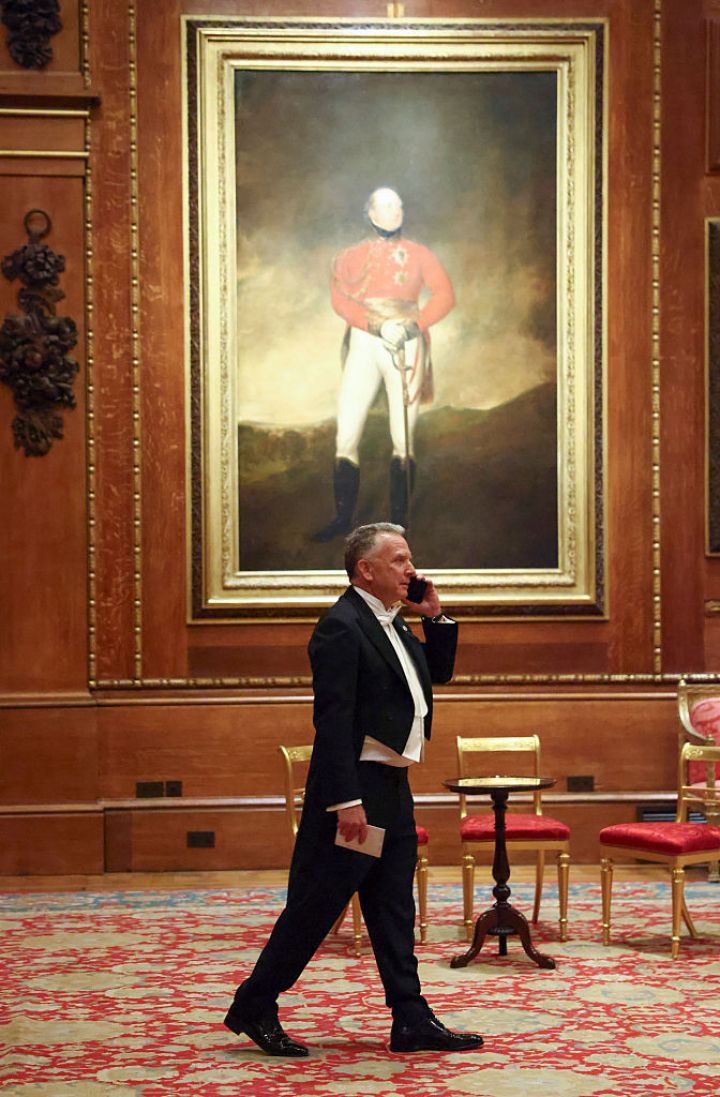 El enviado especial de la Casa Blanca, Steve Witkoff, habla por teléfono en el Castillo de Windsor (INglaterra), durante una visita de Estado, el 17 de septiembre de 2025.