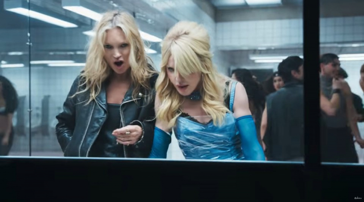 Kate Moss con Madonna en el vídeo 'Confessions II'.