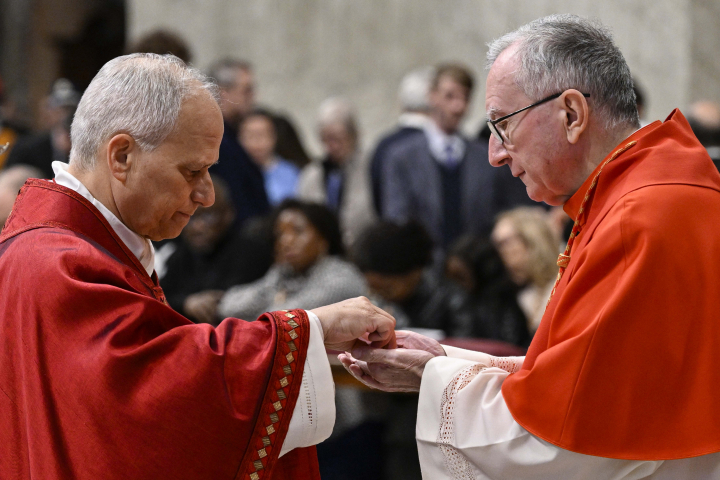 El papa León XIV y el cardenal Pietro Parolin en las celebraciones de Pascua en el Vaticano