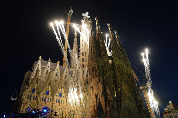 alt="alt="La Sagrada Familia, durante la inauguración de la Torre de Jesús.""