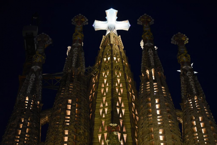 alt="alt="La Sagrada Familia, durante la inauguración de la Torre de Jesús.""