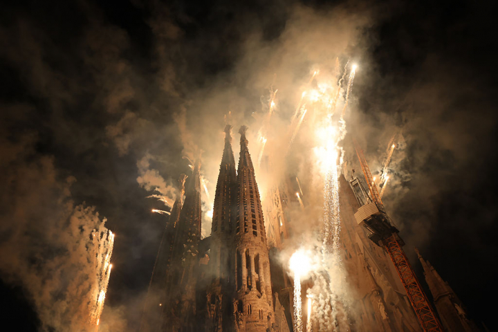 alt="alt="La Sagrada Familia, durante la inauguración de la Torre de Jesús.""