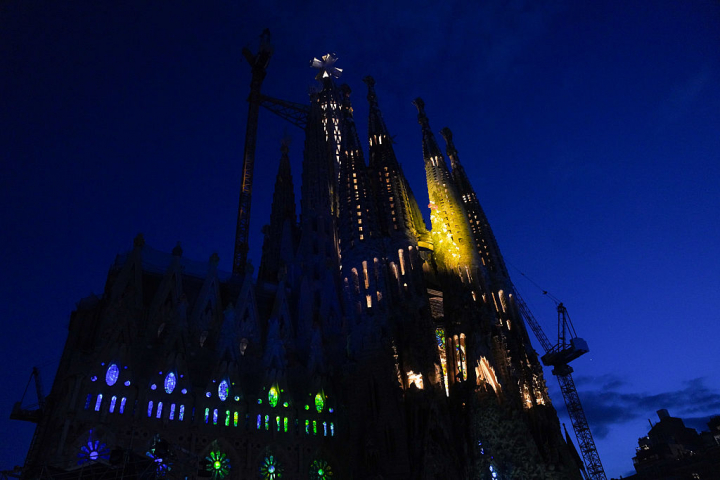 alt="alt="La Sagrada Familia, durante la inauguración de la Torre de Jesús.""