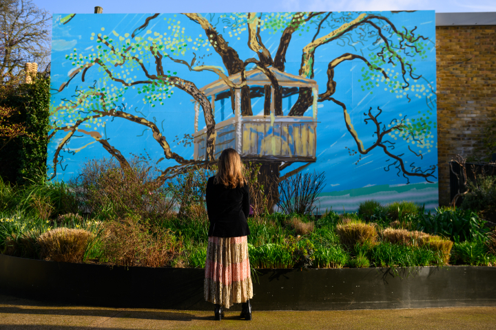 Uno de los murales de la exposición 'David Hockney: un año en Normandía y otros pensamientos sobre la pintura' en Londres