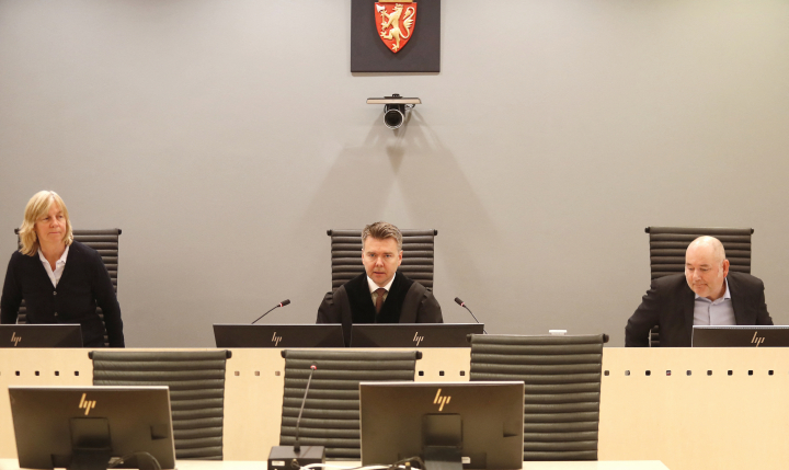El juez Jon Sverdrup Efjestad en la lectura de la sentencia tras el juicio contra Marius Borg Høiby