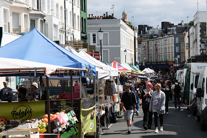 Vista del mercado Portobello Road en el barrio de Notting Hill, en Londres (Inglaterra).