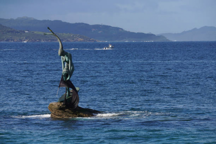 alt="alt="PONTEVEDRA, GALICIA, SPAIN - APRIL 22: Sculpture 'La Madama de silgar""