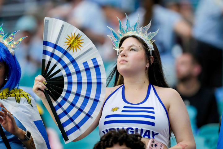 alt="alt="Aficionada de la selección uruguaya en la Copa Mundial 2026.""