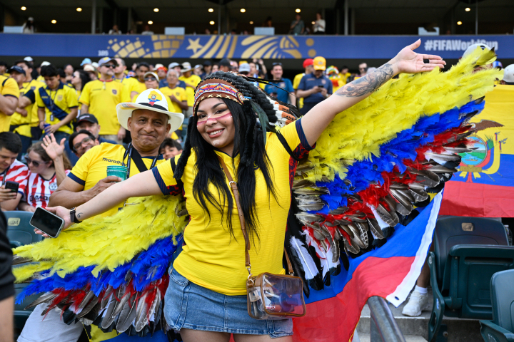 alt="alt="Aficionada ecuatoriana en el Mundial 2026.""