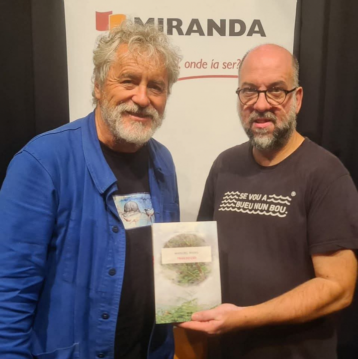 Fernando Miranda junto a Manuel Rivas en un acto organizado por la librería.