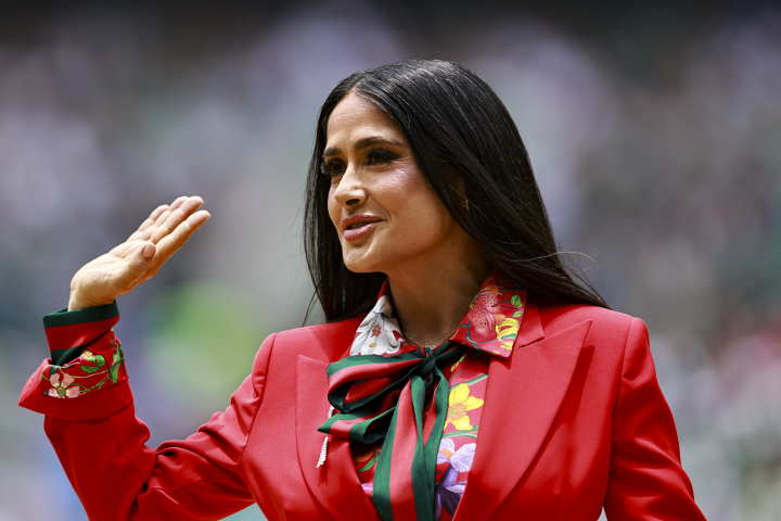 alt="alt="La actriz y productora mexicana en una de las inauguraciones del Mundial 2026.""