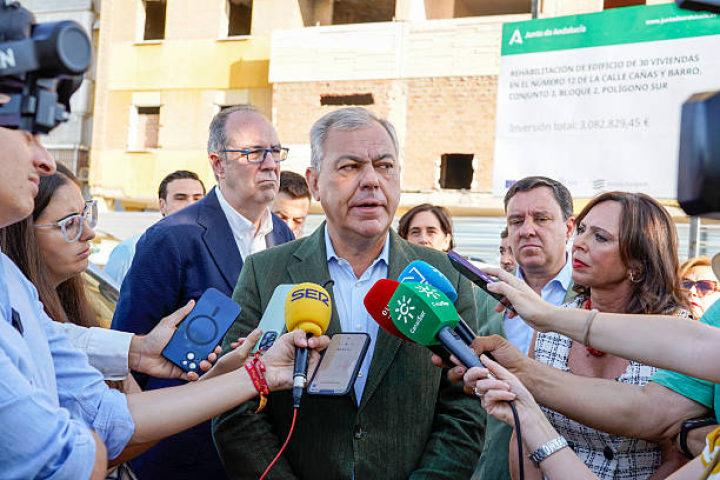 alt="alt="SEVILLE ANDALUSIA,, SPAIN - JUNE 17: The mayor of""