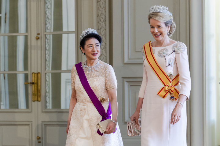 Masako de Japón con la Tiara de la princesa Chichibu y Matilde de Bélgica con la Tiara de las Nueve Provincias en la cena de gala por la visita de Estado de los emperadores de Japón a Bélgica
