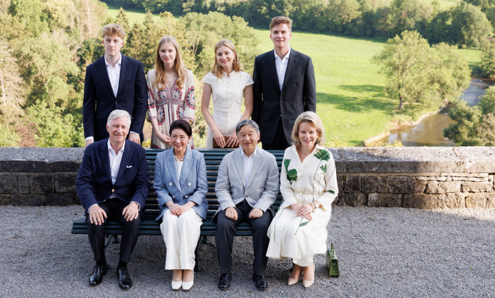 Naruhito y Masako de Japón con los reyes de Bélgica y sus hijos Elisabeth, Gabriel, Emmanuel y Eléonore de Bélgica en Ciergnon