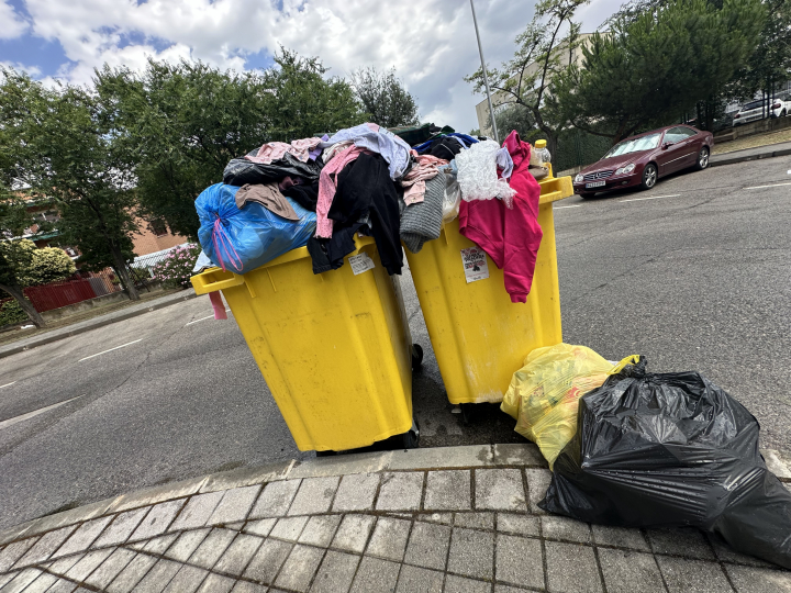 La suciedad vuelve al barrio de Lucero, Madrid.