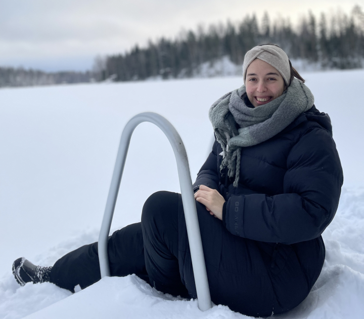 La maestra Barroso en la nieve