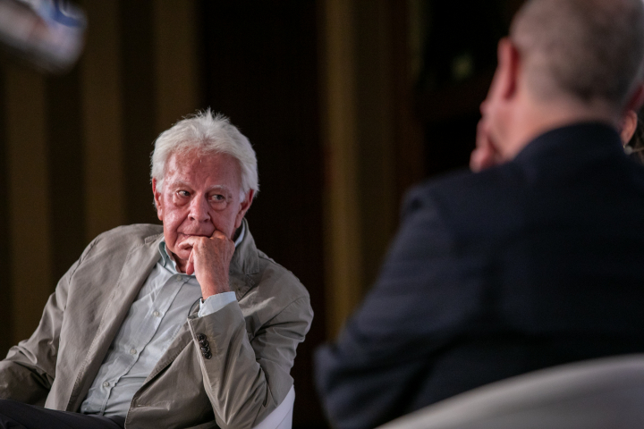 alt="alt="Algo parecido a lo de Georgina le pasa al expresidente del Gobierno Felipe González. Aunque, hoy por hoy, Felipe también pueda referirse al rey. Hay 930.137 personas que se apellidan como el primero.""
