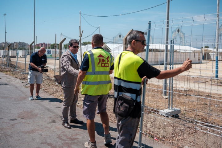 El ministro principal de Gibraltar, Fabián Picardo, visita la antigua verja