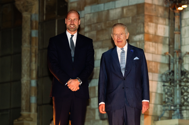 El príncipe Guillermo y Carlos III en un acto de la COP30 en el Natural History Museum de Londres
