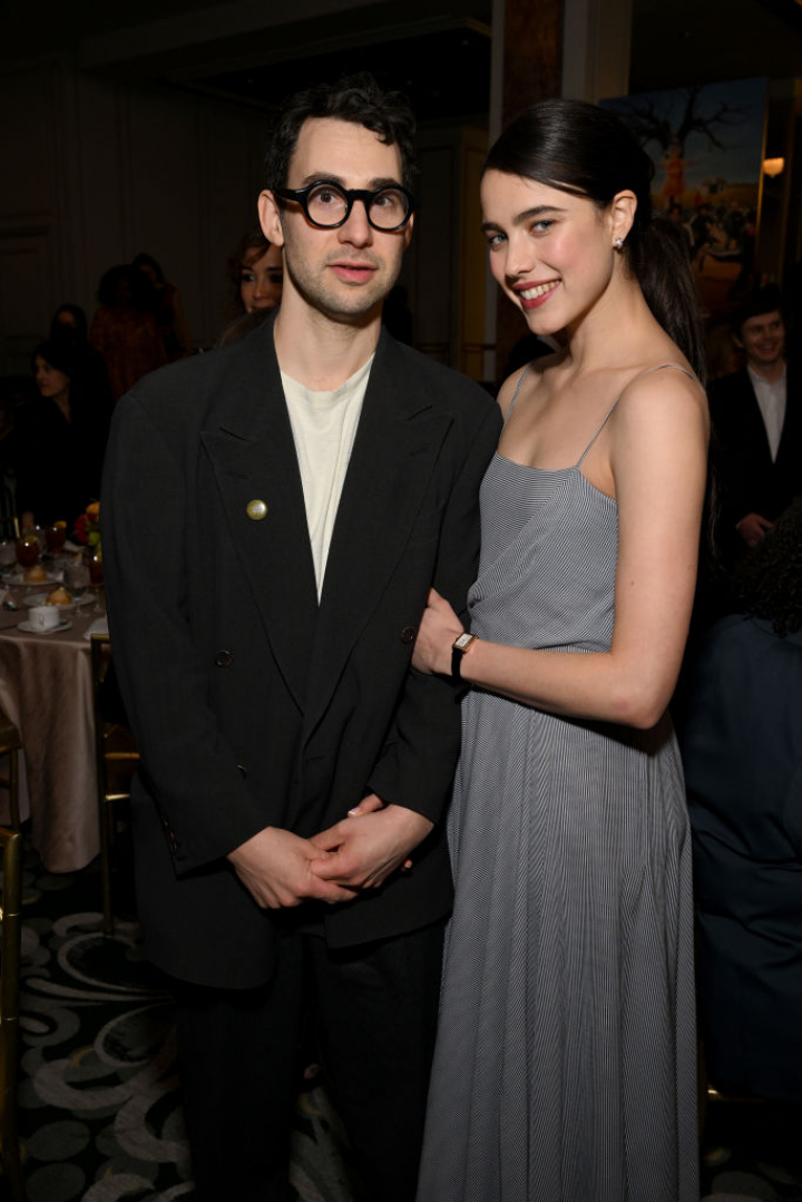 Jack Antonoff y Margaret Qualley en el almuerzo de los premios AFI en 2022.