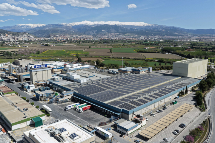 En 2025, el 61% de la electricidad utilizada por Puleva en España es de origen renovable.
