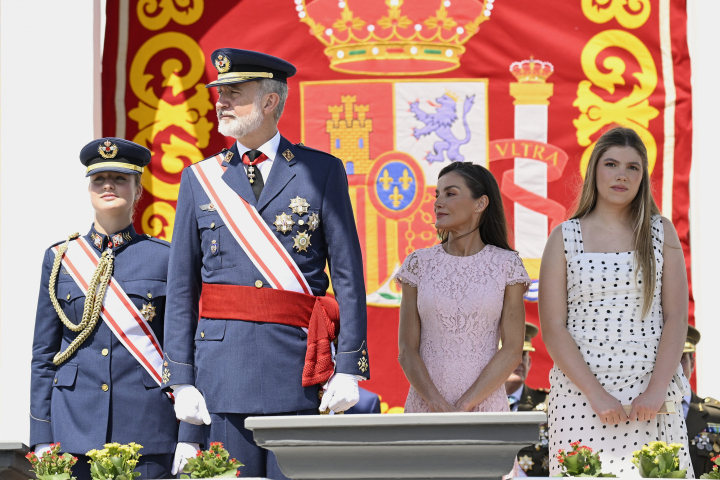 Los reyes Felipe y Letizia, la princesa Leonor y la infanta Sofía en la entrega de entrega de los Reales Despachos de Empleo a los nuevos oficiales del Ejército del Aire y del Espacio