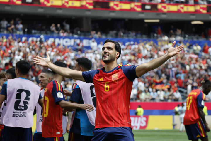 Mikel Merino, en éxtasis por su gol