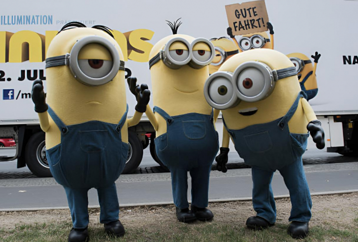 alt="alt="Los protagonistas de la película 'Minions' posando en la premiere""