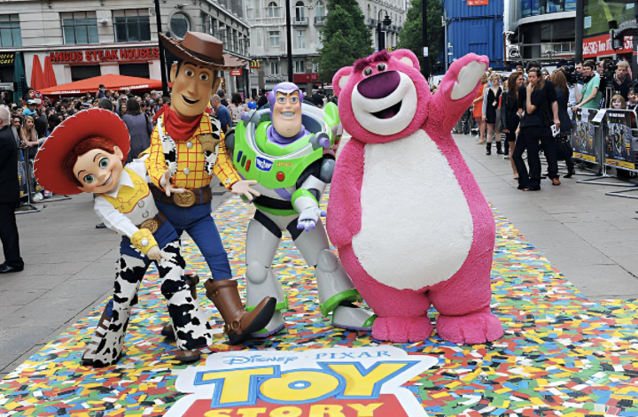 alt="alt="Los protagonistas de 'Toy Story 3' posando en la premiere""