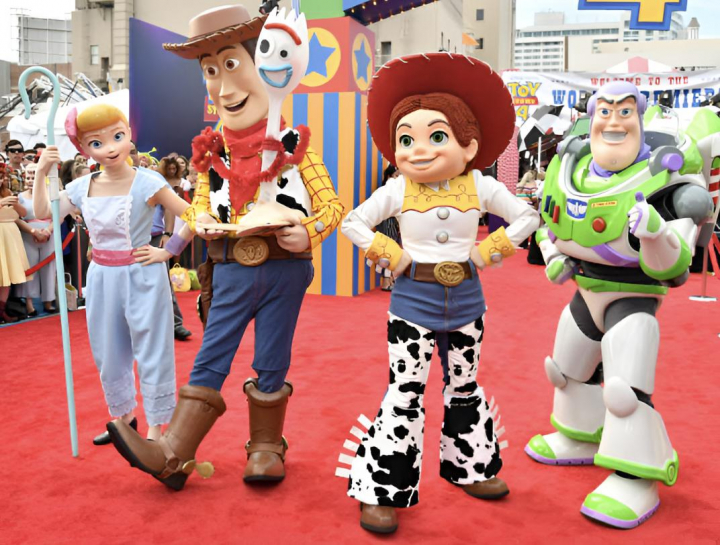 alt="alt="Los protagonistas de 'Toy Story 4' posando en la premiere""