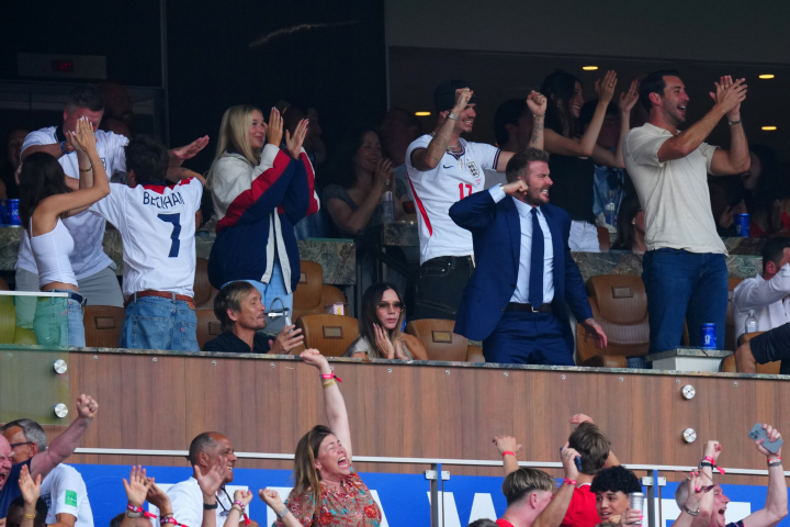 Los Beckham, salvo Victoria, celebrando el gol contra Noruega que dio el pase a Inglaterra a las semifinales del Mundial 2026