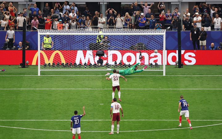 Momento del gol de Oyarzabal de penalti