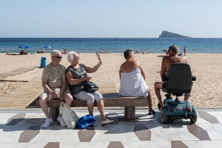 Turistas británicos en una playa de Benidorm(Alicante).