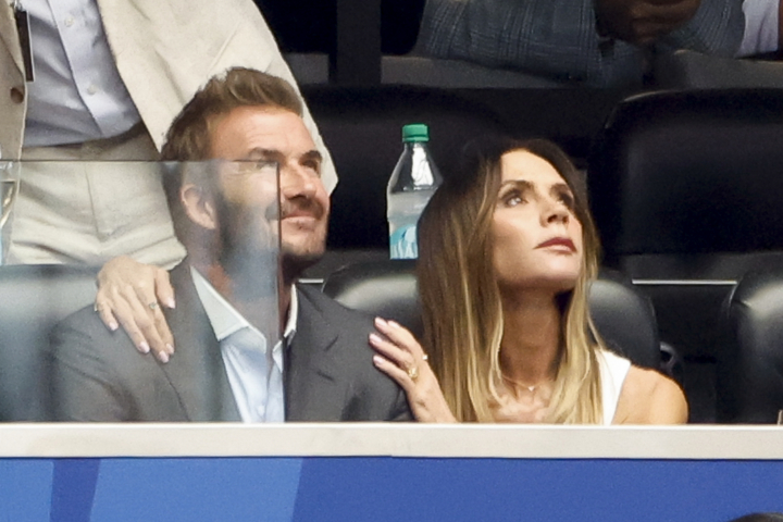 David y Victoria Beckham, muy cómplices en el partido entre España y Francia en la semifinal del Mundial 2026
