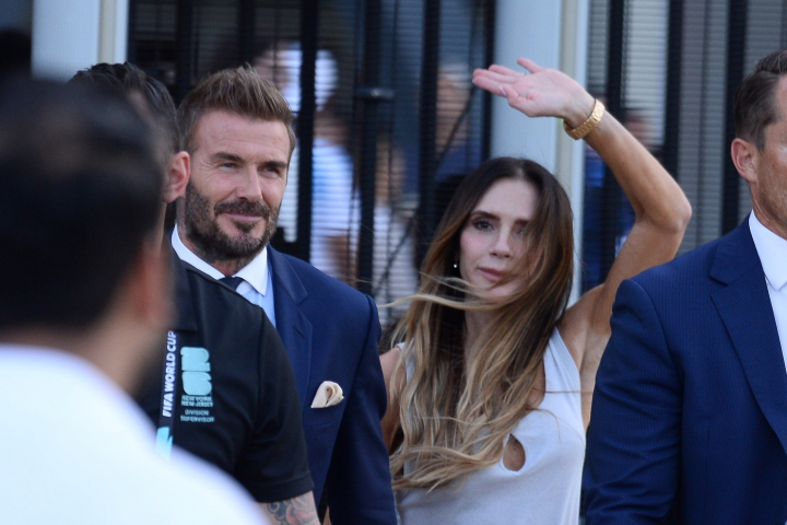 David y Victoria Beckham, saludando en la final del Mundial 2026 que España ganó a Argentina