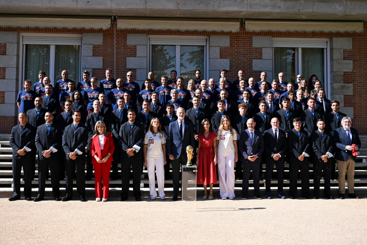 La foto de la familia de la selección en Zarzuela