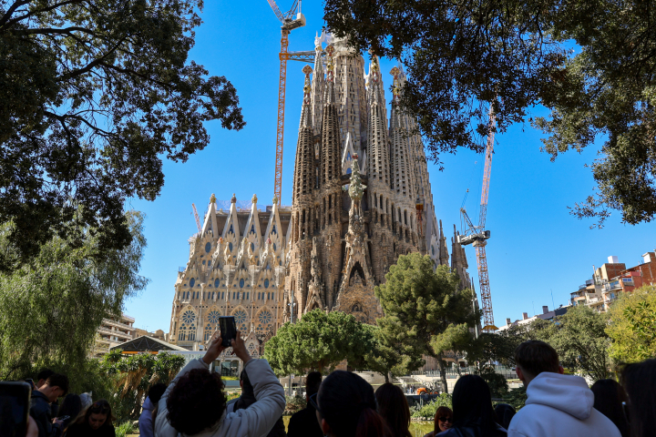alt="alt="La Basílica de la Sagrada Familia, en Barcelona, España.""