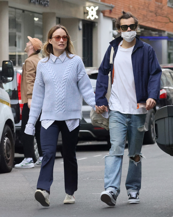 Olivia Wilde y Harry Styles, cogidos de la mano en Londres en 2022