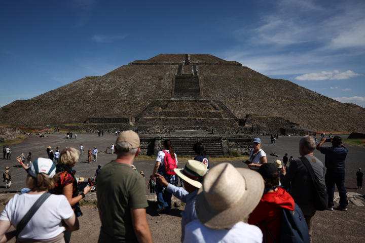 alt="alt="Pirámide del sol en Teotihuacan, México.""