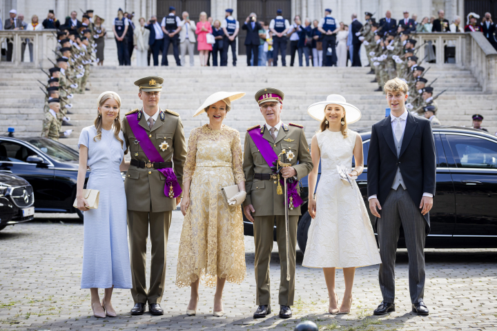 Felipe y Matilde de Bélgica con sus hijos Eléonore, Gabriel, Elisabeth y Emmanuel en el Día Nacional de Bélgica