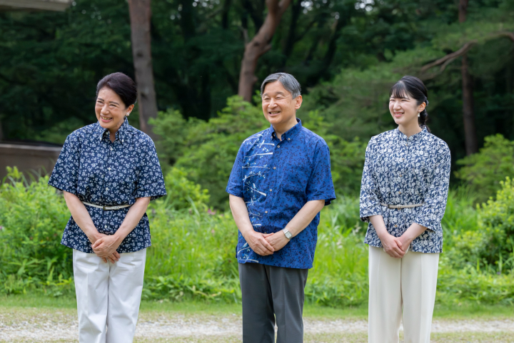 Los emperadores Naruhito y Masako de Japón y su hija Aiko de Japón durante sus vacaciones en la Villa Imperial de Nasu