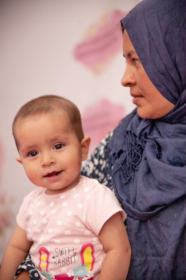 Espacio adaptado para madres y bebés en el campamento de Ovakent (Hatay, Turquía), a manos de Acción contra el Hambre, tras el terremoto de 2023.